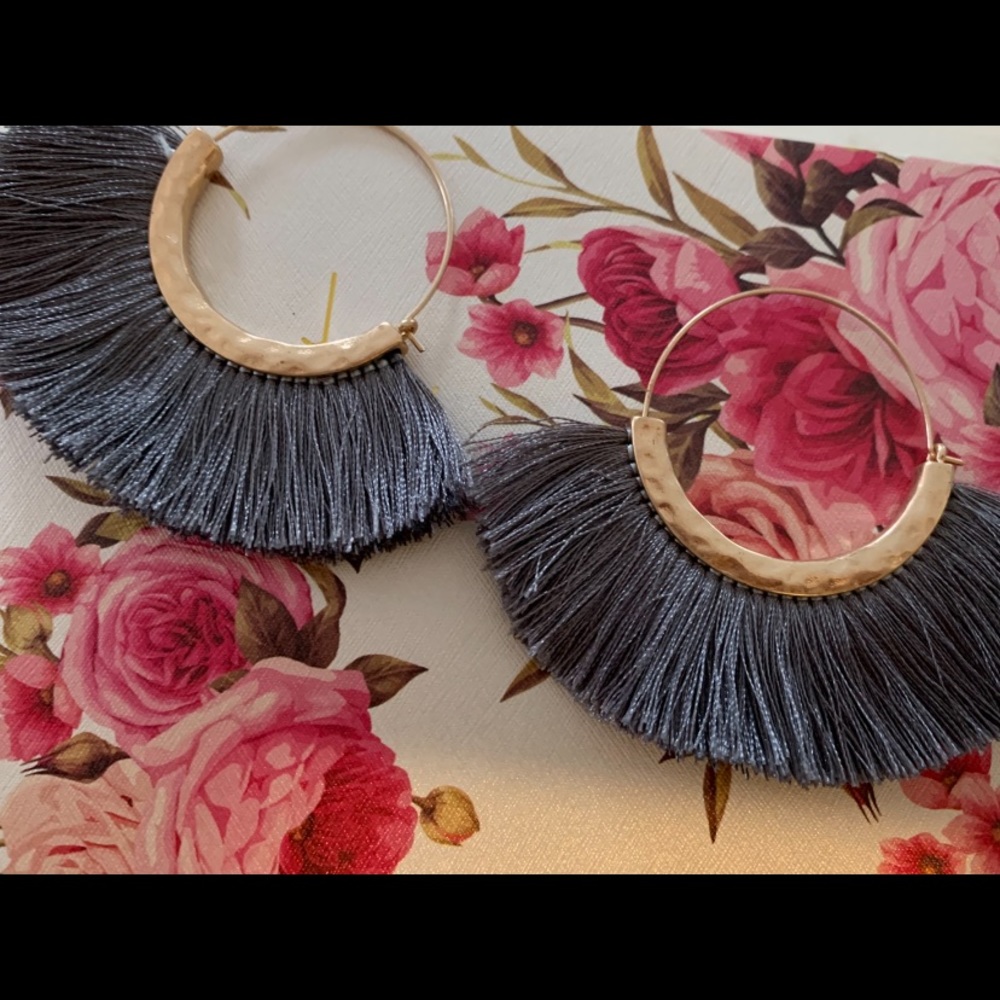 Super cute- gray tassel/ hoop earrings!